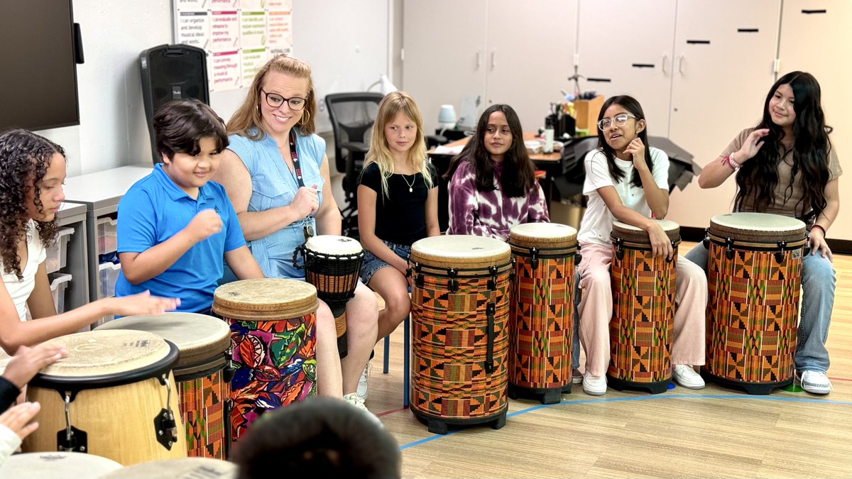 Welcome back, <a href="/SunnyHill220/">Sunny Hill Elementary School</a>! The entire school began the day with The Pledge of Allegiance at the flagpole, &amp; learning commenced for the Tigers. @Barrington220 is #ThePlaceToB