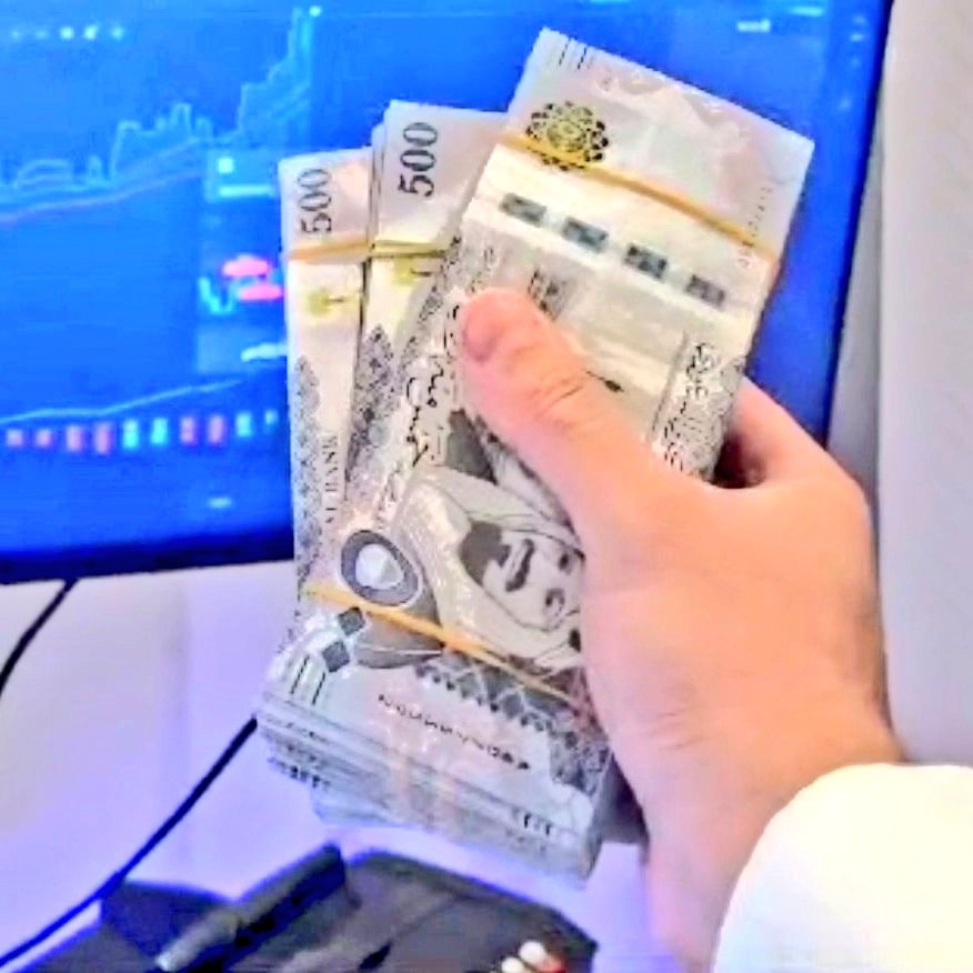 بسم الله!:  نبداااا للمتابعين الي م قد فازو  🔥
شرووووط 
في ظرف بينهم فيه هديه لكزس وظرف فيه 100,000 ريال يارب من نصيب محتاجها
الشروط: تابعنا لايك رتويت للتغريدة #السعودية_العظمى