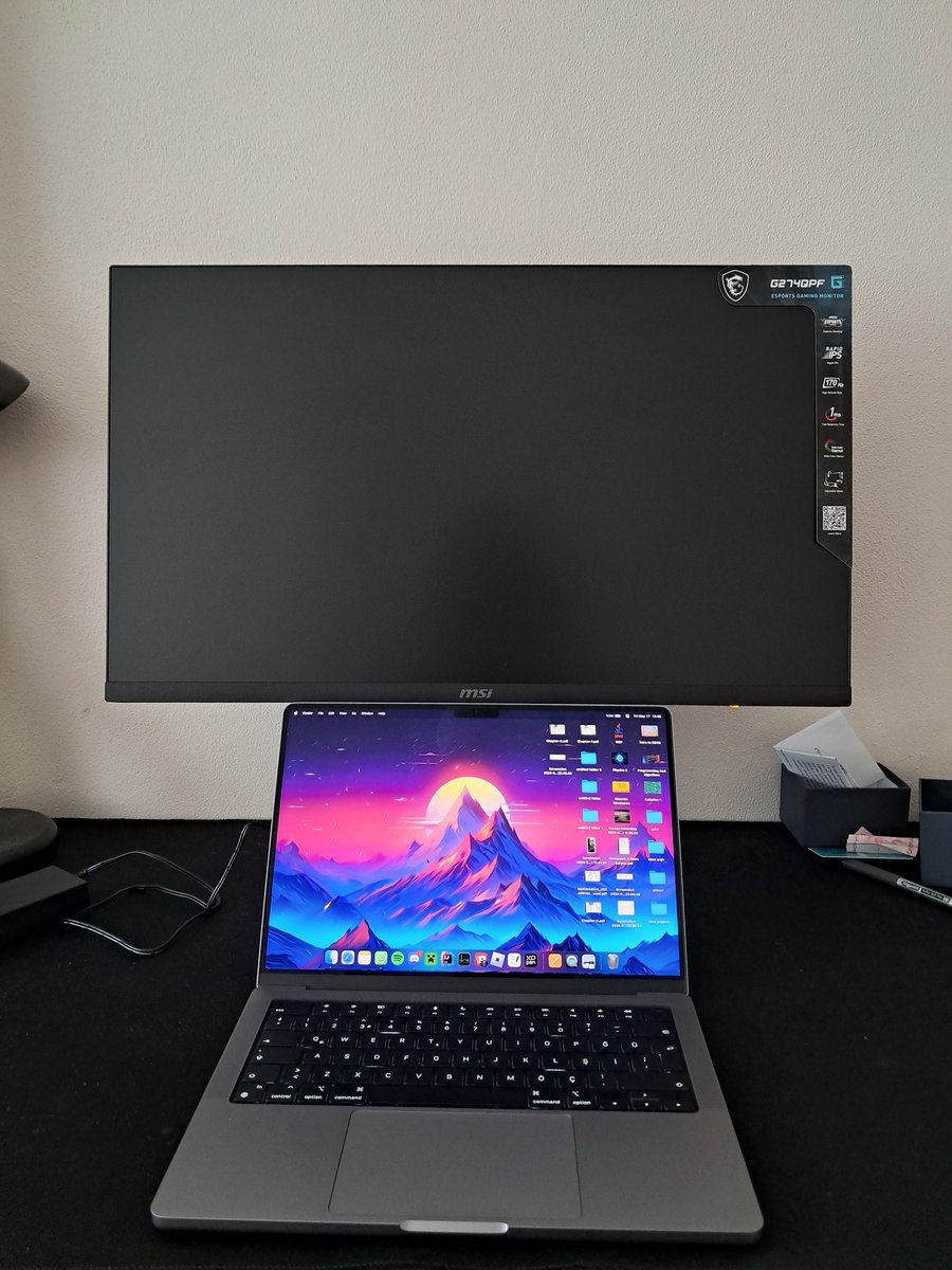 emre_developr's tweet image. Katılıyorum ama fiyatları biraz tuzlu benim gibi bütçesi dar olup pivot 27 inch monitör arayan varsa MSI düşünebilir. Yüksekliği de 14 inch macin arkasına koymak için çok uygun