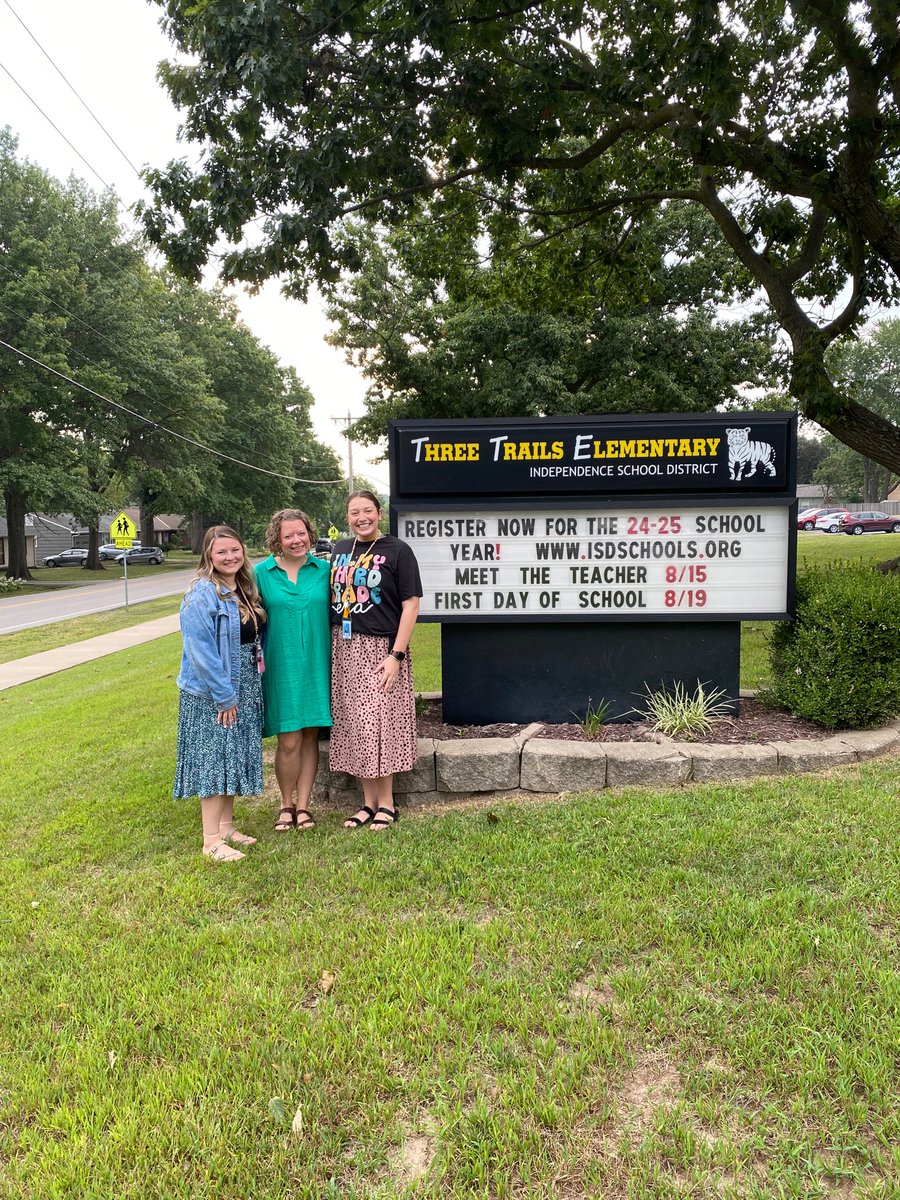 LJohnsonTeacher's tweet photo. Happy first day! ππ @ISDSchools @3TrailsTigers @CityOfIndepMO #isdstrong #kcedu #firstdayofschool https://t.co/SOhjE6Dc7W