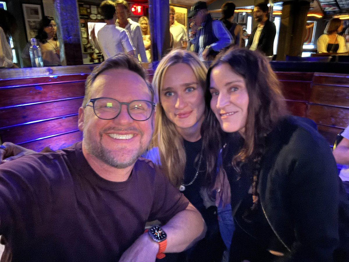 ScottIcenogle's tweet image. Had a super fun time at a very special, kick-off event for “SmartLess” &amp;amp; SiriusXM this past weekend. Wowsers!! Lots of hilarity in a small, amazing room. #SmartLess #SiriusXM