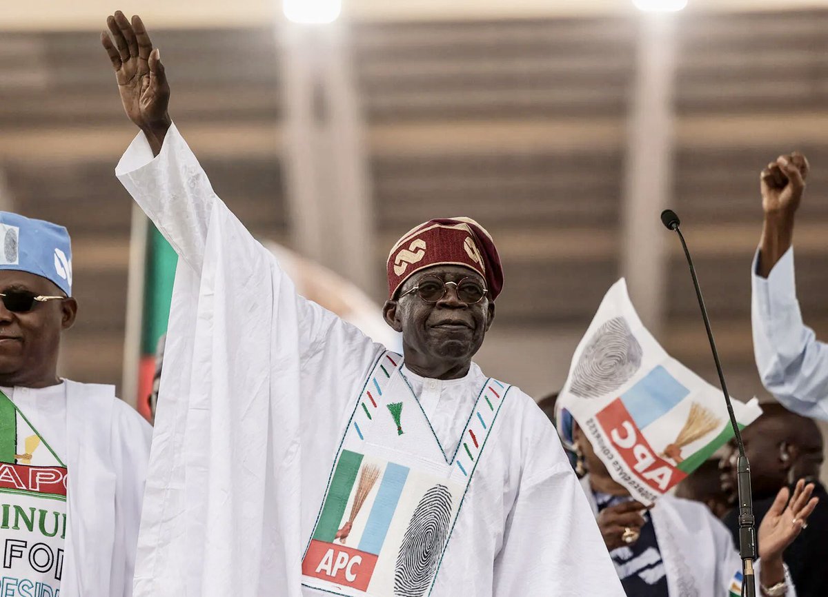 firstladyship's tweet image. Politics = 100%
Governance = 0

The Asiwaju of Iragbiji; First of his name. 😅😅