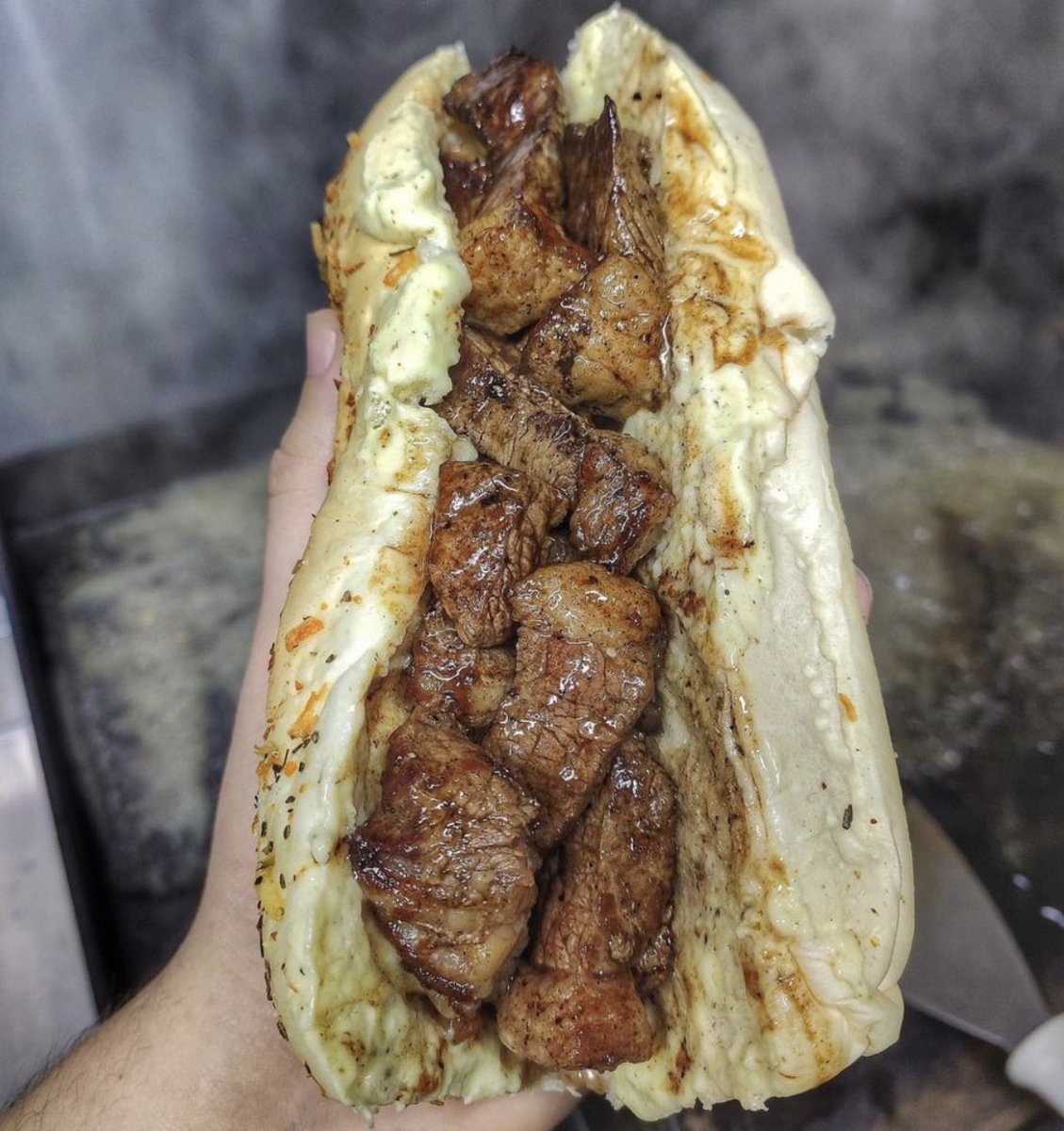 canabisbrasil's tweet photo. Você comeriam esse pão de alho recheado com picanha dps de f1 ?????? https://t.co/adelEYRyjl