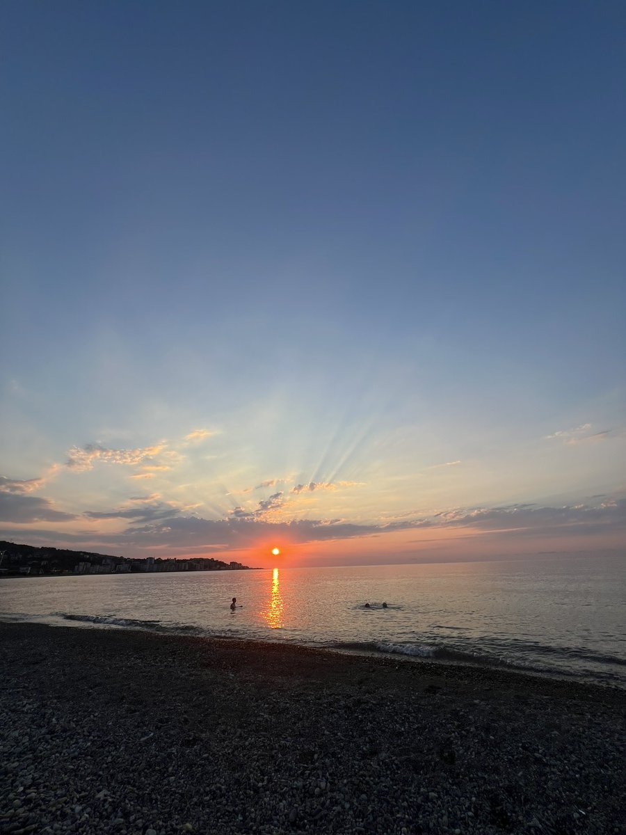 Güneş batarken şairler kağıt kalem alırmış