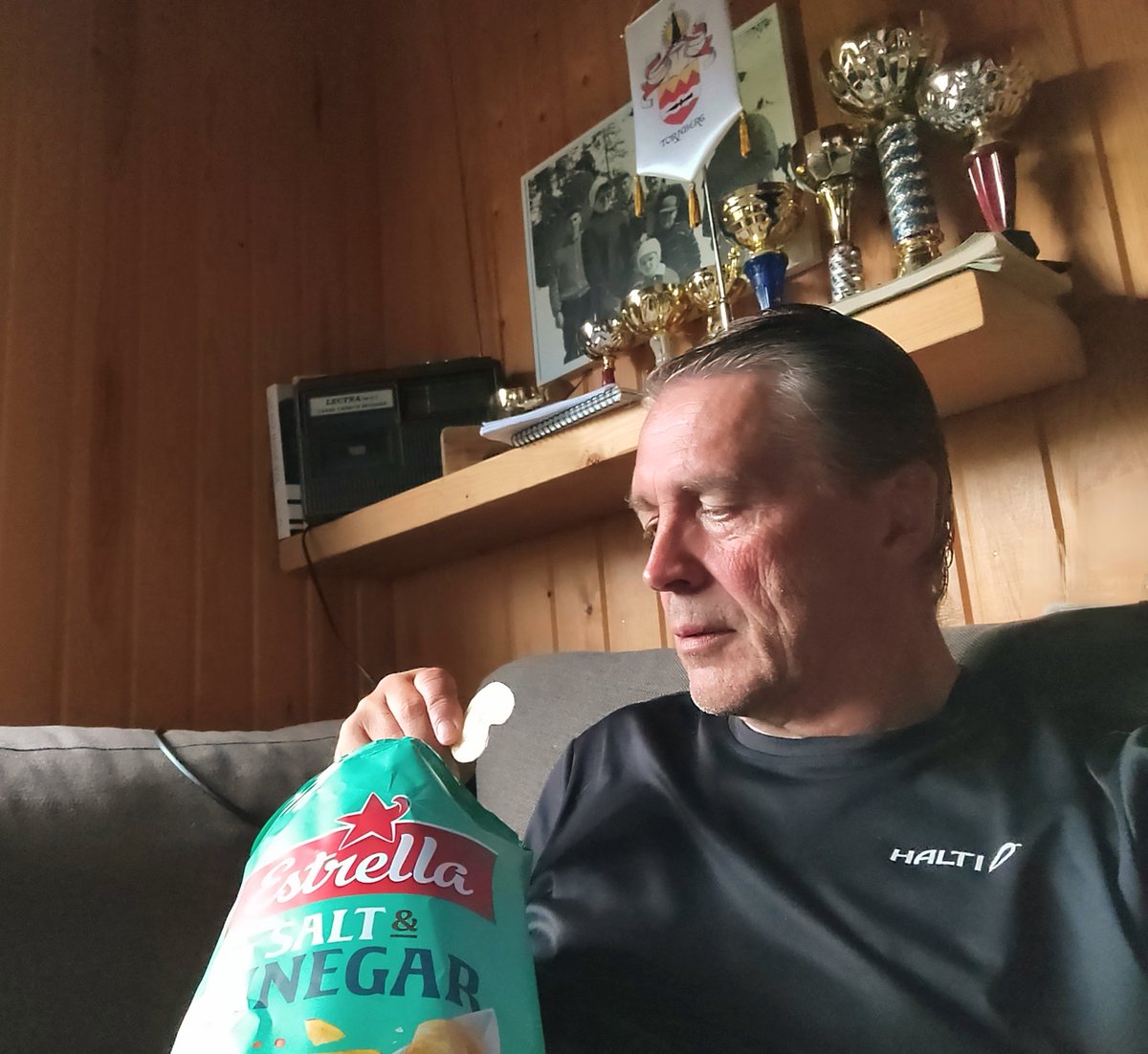 KauppiEsa's tweet photo. Sipsien ykkönen #sipsit #verenpaine #rantasauna https://t.co/whST5dTimr