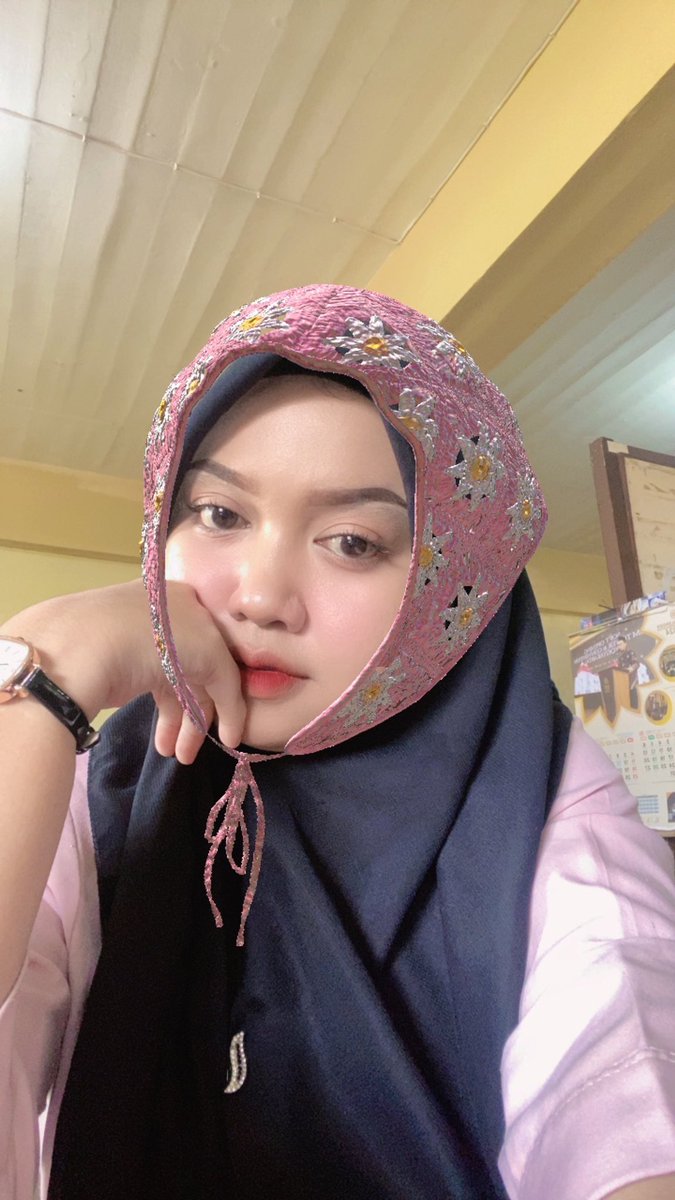Memandangi segenap b***s**t mu 🤣🤭🤪
