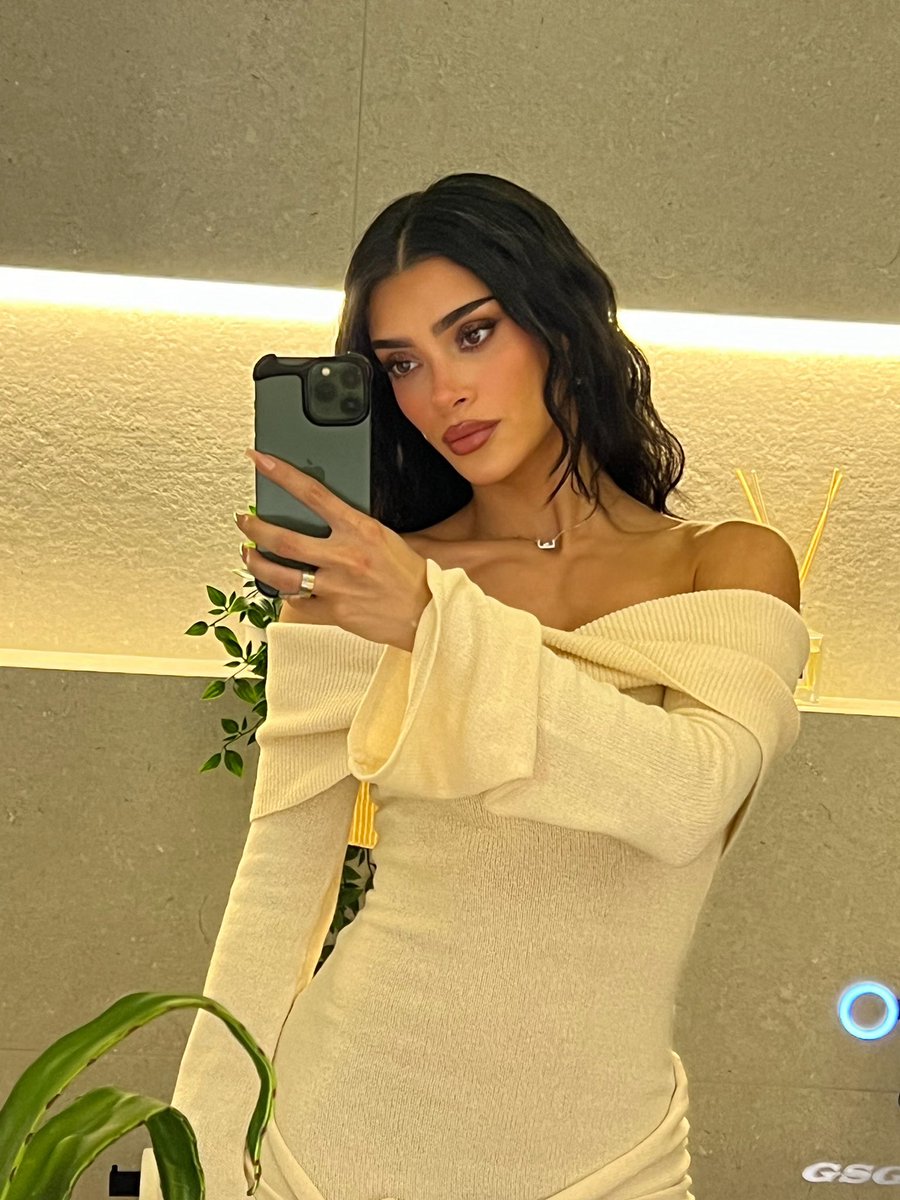 MissSafadi's tweet photo. Waist? Don’t know her. https://t.co/Lfe1j3jdo9