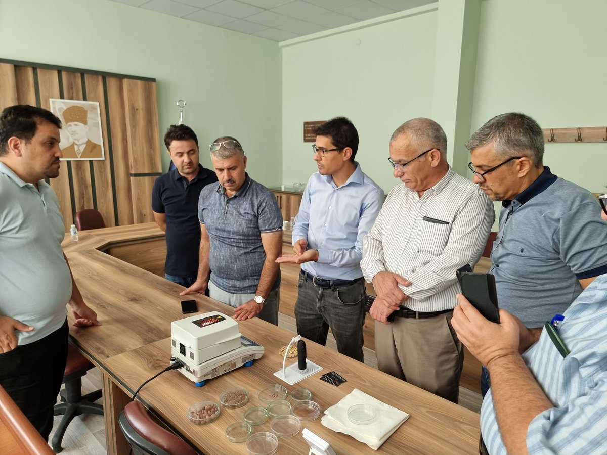 QureshimoinT's tweet photo. Highlights from the first day of our Seed Moisture Measurement workshop, led by Assoc. Prof. Engin Yol. PhD candidate Kürşat Karaman, gave a thought-provoking presentation and we were privileged to have distinguished visitors from Iran. #AkdenizUniversity #SeedMoistureMeasurement https://t.co/BwpA79PN3J
