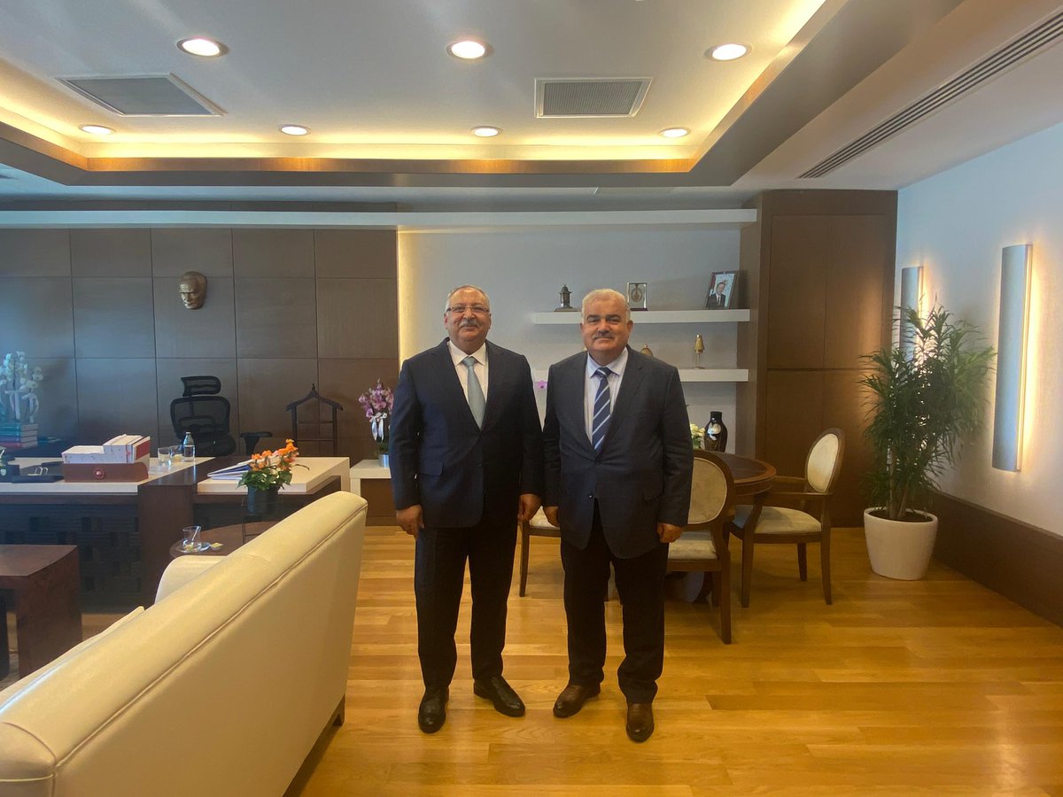 Anayasa Mahkemesi üyeliğine atanan sayın Doç. Dr. Metin KIRATLI’ya hayırlı olsun ziyaretinde bulunduk. Ülkemizin hukuk sistemine yapacağı katkılardan dolayı kendisine teşekkür ediyor yeni görevinde  başarılar diliyorum. 
<a href="/tarimormanpgm/">Personel Genel Müdürlüğü</a> 
<a href="/MetinKiratli01/">Metin Kıratlı</a>