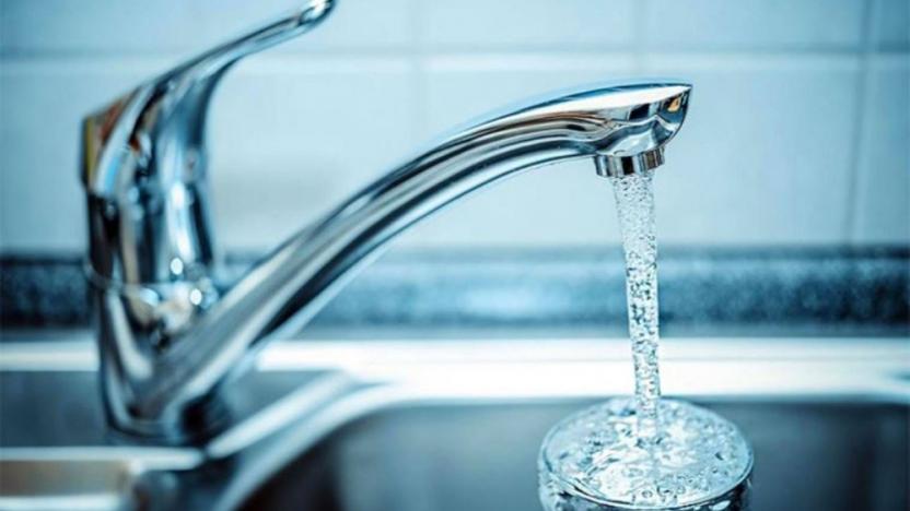 Karşılaştığımız en sık sorulardan birisi şu; İstanbul da musluktan su içilir mi?

Bir çalışma kapsamında İstanbul da çeşitli bölgelerden aldığımız musluk suyunda analiz yapıyoruz. Ölçtüğümüz bütün değerler olması gereken seviyelerde. Gönül rahatlığıyla musluktan su içebilirsiniz