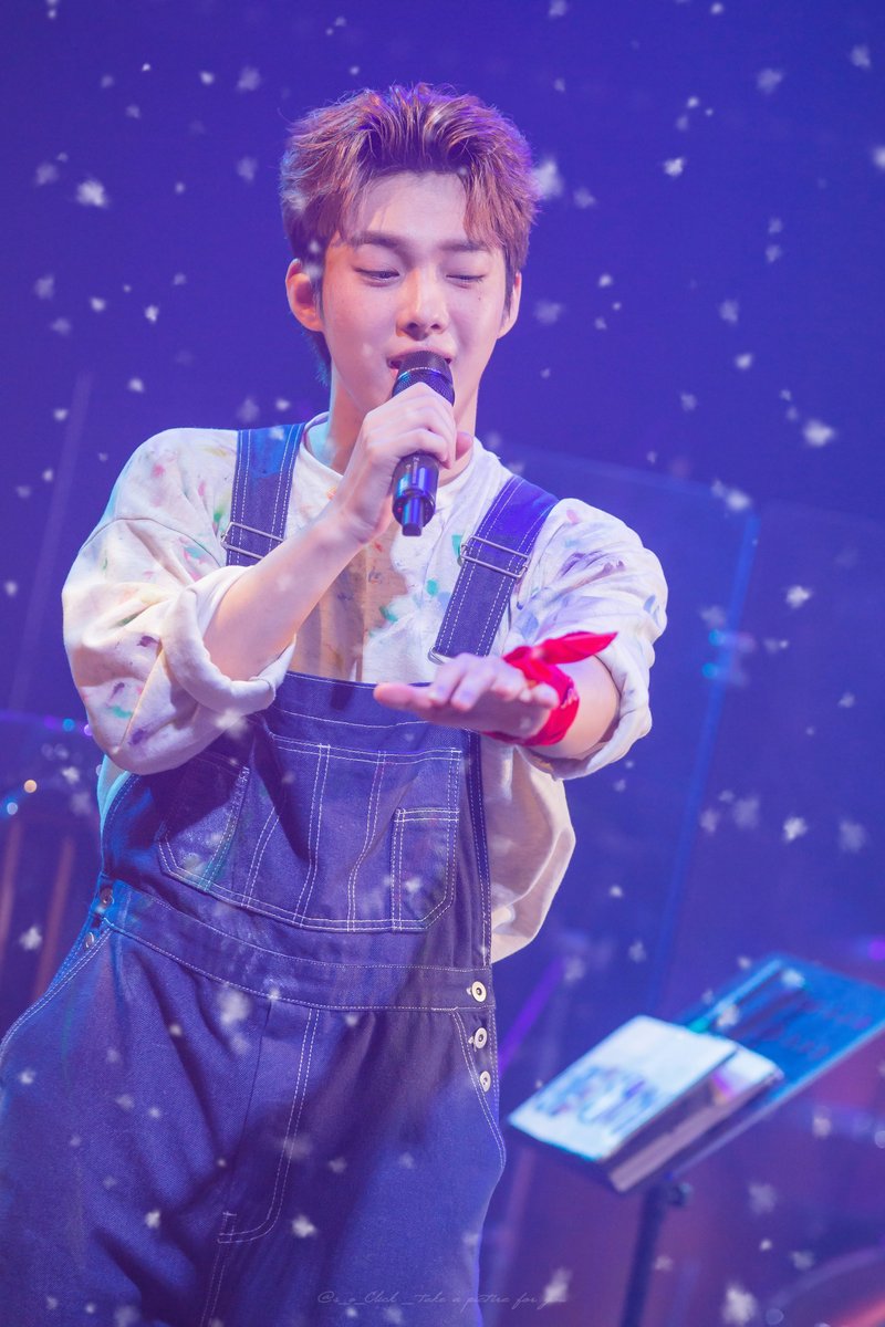 s_o_Click's tweet photo. 240728 18시 뮤지컬 트루스토리
스페셜 커튼콜 '피아노'
#박경호 니키

그 위로 눈이 내리고 그렇게 눈이 쌓이고 https://t.co/6nHKBK0cFf