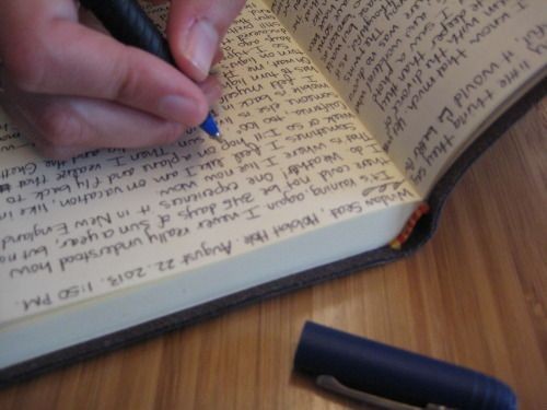 paghist's tweet photo. ⌕ : #studytwt #studytwtbr
—  2004
— História ProUni 2023.01
—Letras 2024.02
— Tentando sobreviver às licenciaturas
—Profe. de Inclusão 

☀️ = Brasilidade, samba, moda e política

↺/ ♡ = moots https://t.co/XEclq6SHEO
