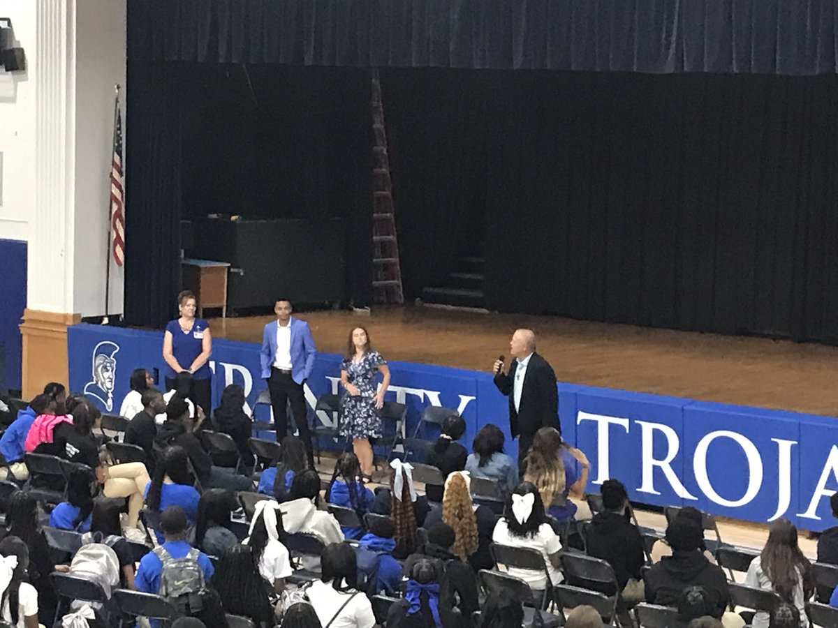URBANGR1NDBBALL's tweet photo. CULTURE! CULTURE! CULTURE! It’s not a secret why we’re growing EXPONENTIALLY. 150 incoming freshman! #Blessedandhighlyfavored #TRINITYHIGHSCHOOL #smallschoolBIGHEART💙 https://t.co/SGHGWFi0Yj