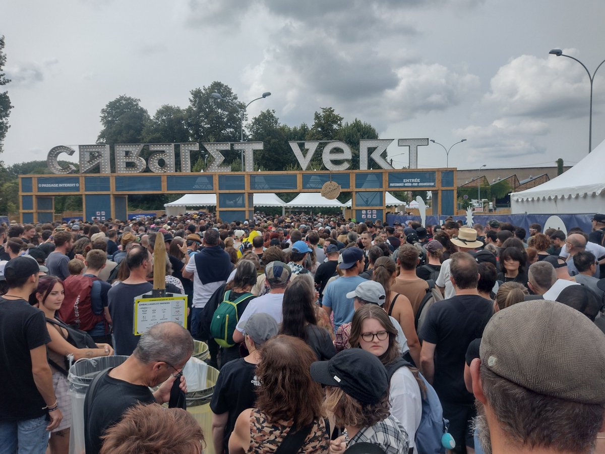 Bitos373802's tweet photo. Festival groupe super et temps sauf le sol 😂 https://t.co/4FoSuyOwrG