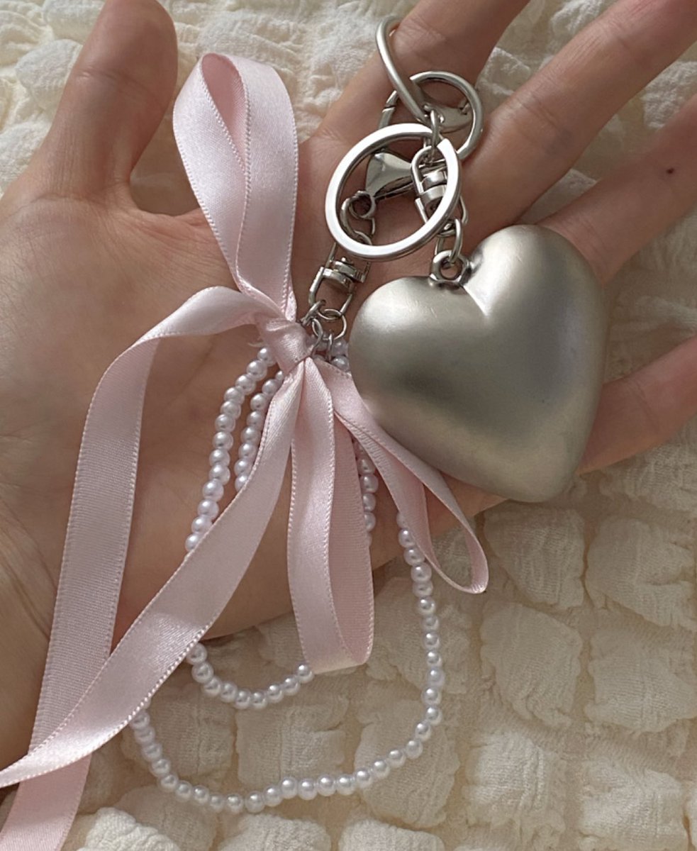 선물용으로 좋은 1만원대 키링들 🎀🤍
큼직해서 실물이 더 예쁘고…
포인트로 짱이랍니다! 🥹

naver.me/5yk3esME