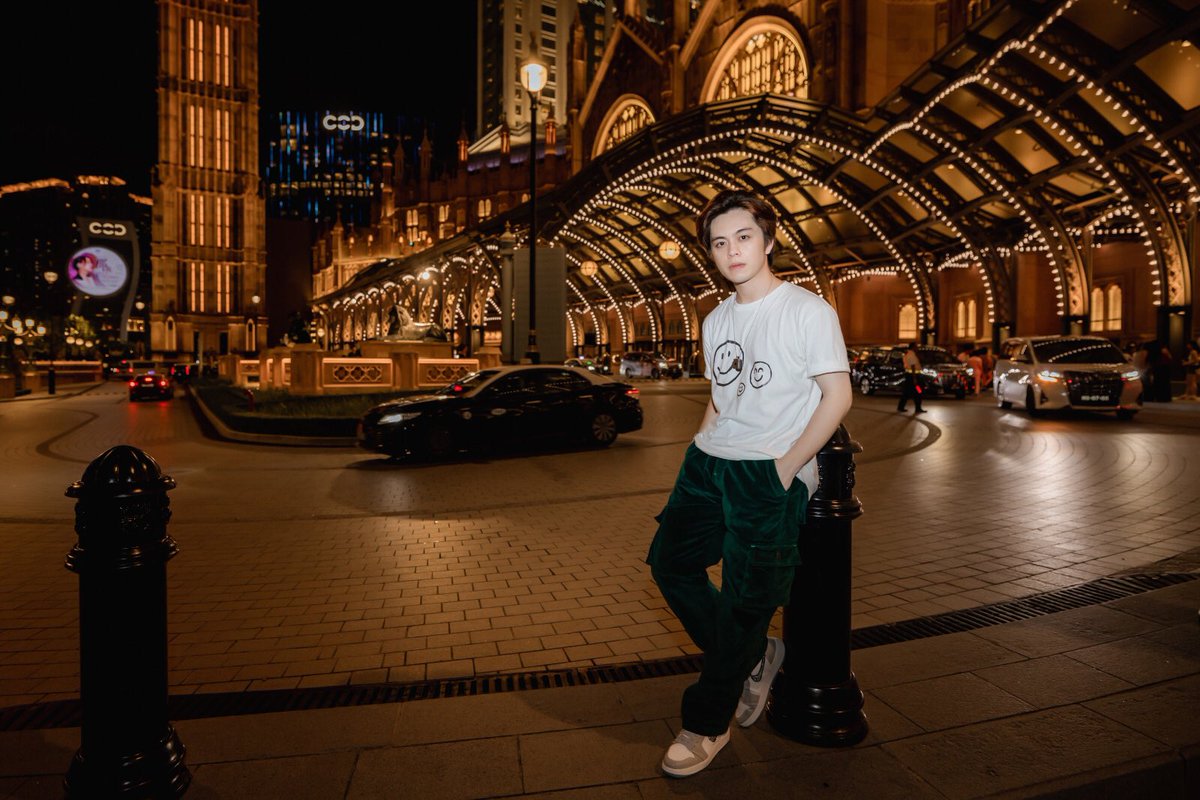 fenlyofficial's tweet photo. 🌃🌌 https://t.co/c10AtJ10Cg