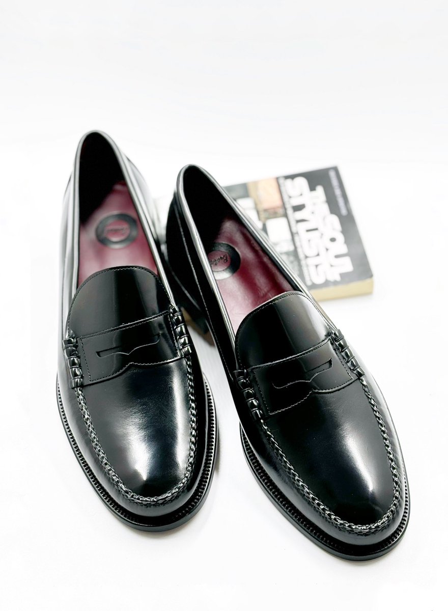 beatnikshoes's tweet photo. A dose of elegance in black! Introducing our Allen model, a masterpiece of style and distinction. This handcrafted moccasin from Beatnik Shoes perfectly combines design sophistication with exceptional comforts.
#beatnikshoes
#saleseason
#rebajas
#handmadeinspain https://t.co/8nBUzuD5Ec
