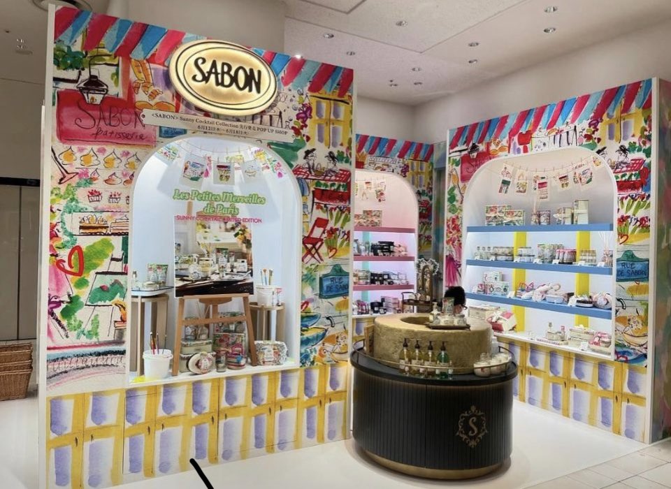 Excited to announce my collaboration with SABON 🥹 for their  new Summer collection- The Little Marvels of Paris!🥐💐
I invite you to visit your nearest SABON store worldwide and explore it. 🥹💕✨🎨 Stay tuned for more surprises 👀…….
.
#SABON