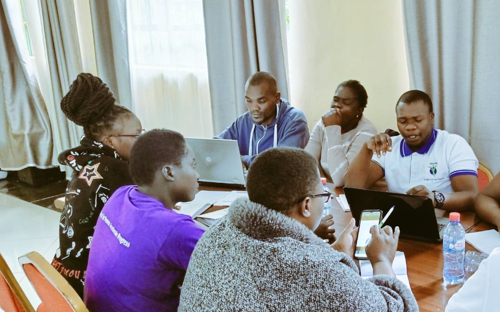 RHARK7's tweet photo. @YouthAliveKenya has constantly supported community organisations on innovation, networking &amp; internal system strengthening, drng the 2day training on #ODSS we learnt how to better on our deliverables at the community. @TheGlobcom @udi_initiative @stawishaafrica, @Tembeayouth https://t.co/S4PsMLy1u3