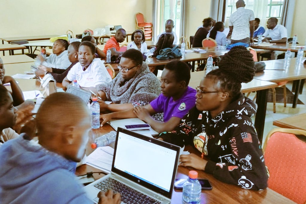 RHARK7's tweet photo. @YouthAliveKenya has constantly supported community organisations on innovation, networking &amp; internal system strengthening, drng the 2day training on #ODSS we learnt how to better on our deliverables at the community. @TheGlobcom @udi_initiative @stawishaafrica, @Tembeayouth https://t.co/S4PsMLy1u3