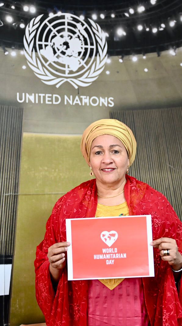 AminaJMohammed's tweet image. Humanitarians selflessly serve others to make the world a better place. They work for the survival, well-being, and dignity of people affected by crises everywhere. 

On #WorldHumanitarianDay, we thank our heroes for their sacrifices.