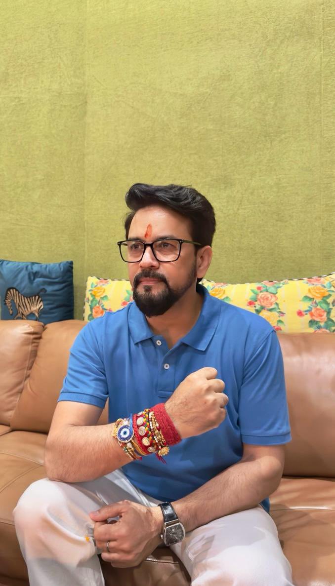 ianuragthakur's tweet photo. अप्रतिम एष संबन्धः …

शुभ रक्षाबंधन❤️ https://t.co/bMxVSnN5os