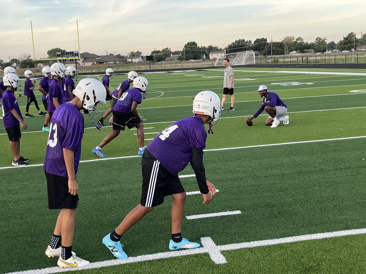 RyanBartoszek's tweet photo. Great morning for a first day of practice! Jackson Jags ready to go! #WAWG @NFHS_FALCONS @ForneyAthletics https://t.co/kFwuIop1DO