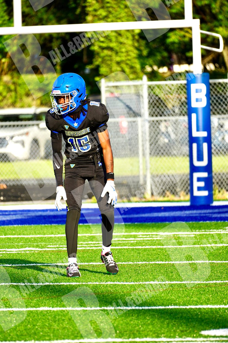 BallandBrand's tweet photo. Riverside High School spring game
#15
Drop his @ if you know it!

#highschoolfootball #football #collegefootball #sports #youthfootball #videography #fridaynightlights #widereceiver #explorepage https://t.co/7MRkqTSBiN