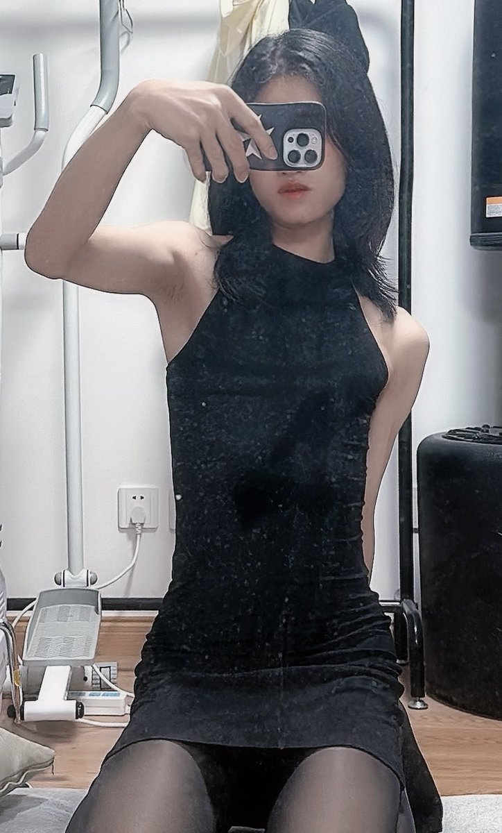 我才不怕银趴，一听银趴我就高兴，双人趴算什么趴，无非脱光光，do了几下。多人趴才算趴，男娘都有好几人，有炮机有塞子，听说还有双头龙。
#ts #伪娘 #男の娘 #黑丝 #cd #女装子 #crossdresser #男の娘 #偽娘