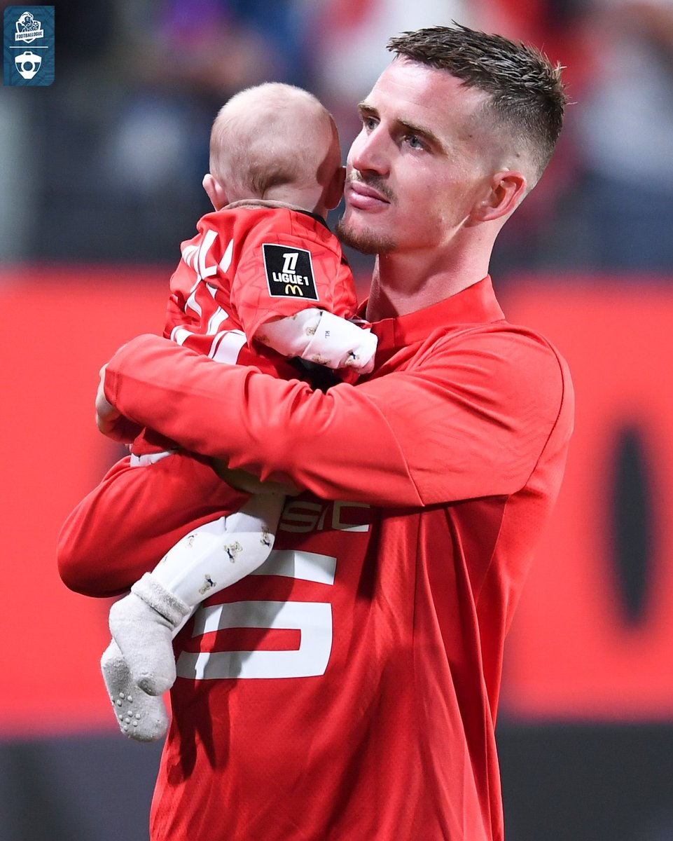 Benjamin Bourigeaud disputait peut-être son dernier match avec Rennes hier soir 😔

👕 311 matchs
⚽️ 66 buts
🎯 63 passes décisives

𝐋𝐄́𝐆𝐄𝐍𝐃𝐄 𝐃𝐔 𝐂𝐋𝐔𝐁 ❤️🖤