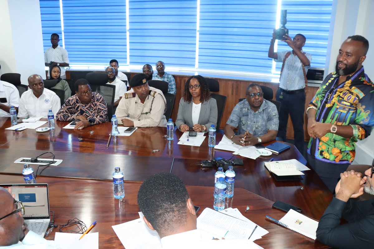 BandariMA's tweet photo. Today, Dr. Eric Katana, CEO of @BandariMA was among the officials who received Cabinet Secretary for Mining, Blue Economy, and Maritime Affairs, @HassanAliJoho during his official visit to the @kmakenya. https://t.co/Wie9lPcoaJ