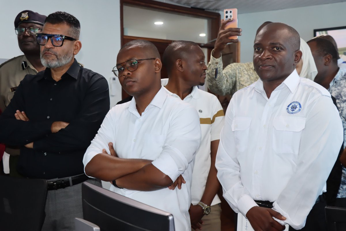 BandariMA's tweet photo. Today, Dr. Eric Katana, CEO of @BandariMA was among the officials who received Cabinet Secretary for Mining, Blue Economy, and Maritime Affairs, @HassanAliJoho during his official visit to the @kmakenya. https://t.co/Wie9lPcoaJ