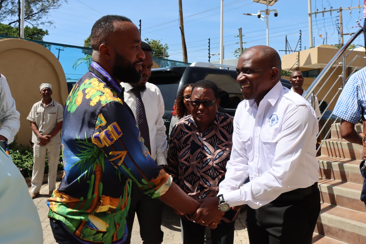 BandariMA's tweet photo. Today, Dr. Eric Katana, CEO of @BandariMA was among the officials who received Cabinet Secretary for Mining, Blue Economy, and Maritime Affairs, @HassanAliJoho during his official visit to the @kmakenya. https://t.co/Wie9lPcoaJ