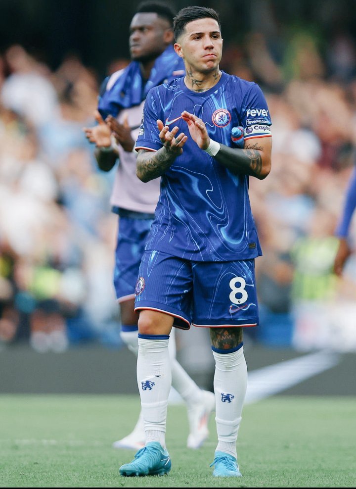 👎👎👎 🚮🚮   Honest opinion about this guy? 
I don't   think he deserve  to play for blues of <a href="/didierdrogba/">Didier Drogba</a> and <a href="/mikel_john_obi/">Mikel John Obi</a> 
#PremierLeague #ChelseaFC  #JuliusMalema #CHELMCI