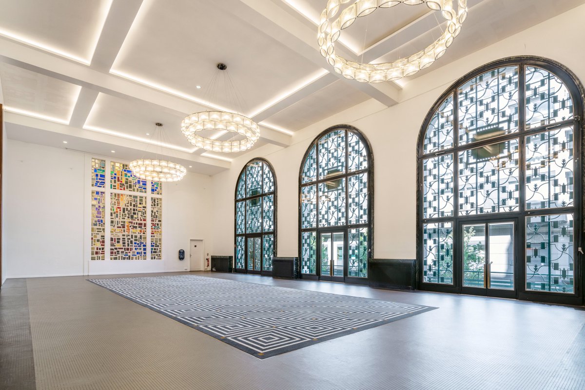 Chez Viparis, on accueille des olympiades, mais on a aussi la fibre artistique🎨

🌀Salles du Carrousel,🌲CNIT Forest,🪞Palais des Congrès d'Issy... Il y en a pour tous les goûts !

En cette journée mondiale de la photographie, voici certains des plus beaux clichés de nos sites📸