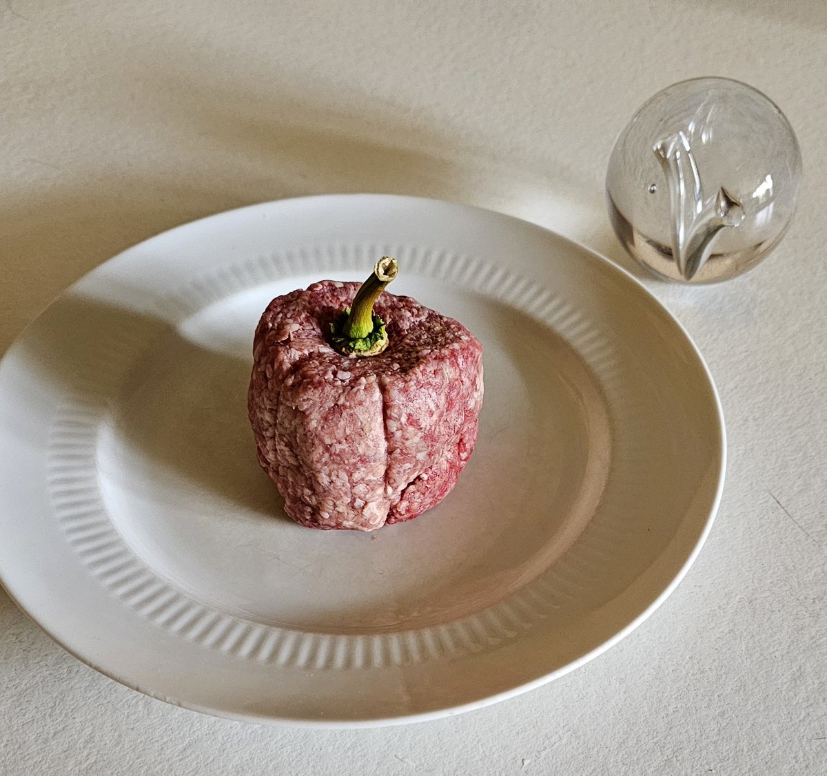 Geïnspireerd door het succes van de Vegetarische Slager met zijn vleesvrije biefstuk en vegan spekreepjes opent uw <a href="/widtvoet/">widtvoet</a> dus volgende week in Rotterdam de eerste vestiging van de Carnivore Groenteboer!

Eerste honderd klanten krijgen een gratis groentevrije paprika.