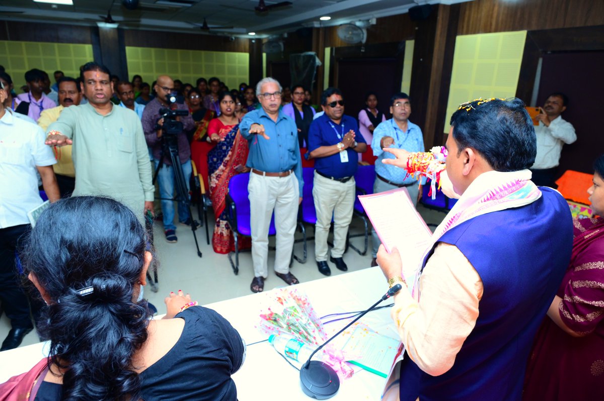 SSEPD2's tweet image. Hon'ble Minister, SSEPD Shri @NityanandaBJP  visited the State Institute of Special Education and Research, Bhubaneswar and interacted with special education students. @CMO_Odisha @BPSethi #SISER #SpecialEducation #Bhubaneswar #VisuallyImpaired