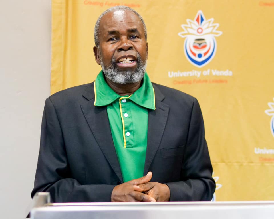 Univenofficial's tweet photo. The University of Venda and Vhembe District Municipality recently launched the Vhembe Agricultural Veterans Association (VAVA) with the aim of advancing sustainable agriculture, knowledge sharing, and skills transfer among small-scale farmers and agricultural veterans. https://t.co/2dld8V7sqn