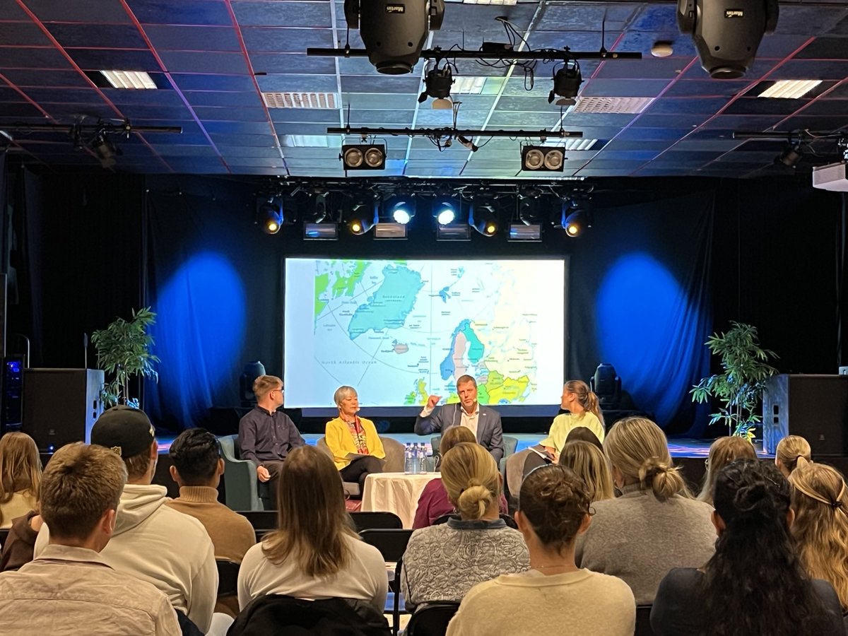 HGIR | History, Geography & IR Research Division (@hgir_nord) on Twitter photo Today, we had two very exciting visitors <a href="/Norduniversitet/">Nord universitet</a> - Marius Dirdal, Norway's ambassador to Estonia (<a href="/NorwayinEstonia/">Marius Dirdal</a>) & Susan Eckey, Norway's ambassador to Austria, who also covers Slovakia (<a href="/SusanEckey/">Susan Eckey</a>) 🇳🇴 The ambassadors shared their insights on #security policy 🧭🗺️ Today, we had two very exciting visitors <a href="/Norduniversitet/">Nord universitet</a> - Marius Dirdal, Norway's ambassador to Estonia (<a href="/NorwayinEstonia/">Marius Dirdal</a>) & Susan Eckey, Norway's ambassador to Austria, who also covers Slovakia (<a href="/SusanEckey/">Susan Eckey</a>) 🇳🇴 The ambassadors shared their insights on #security policy 🧭🗺️