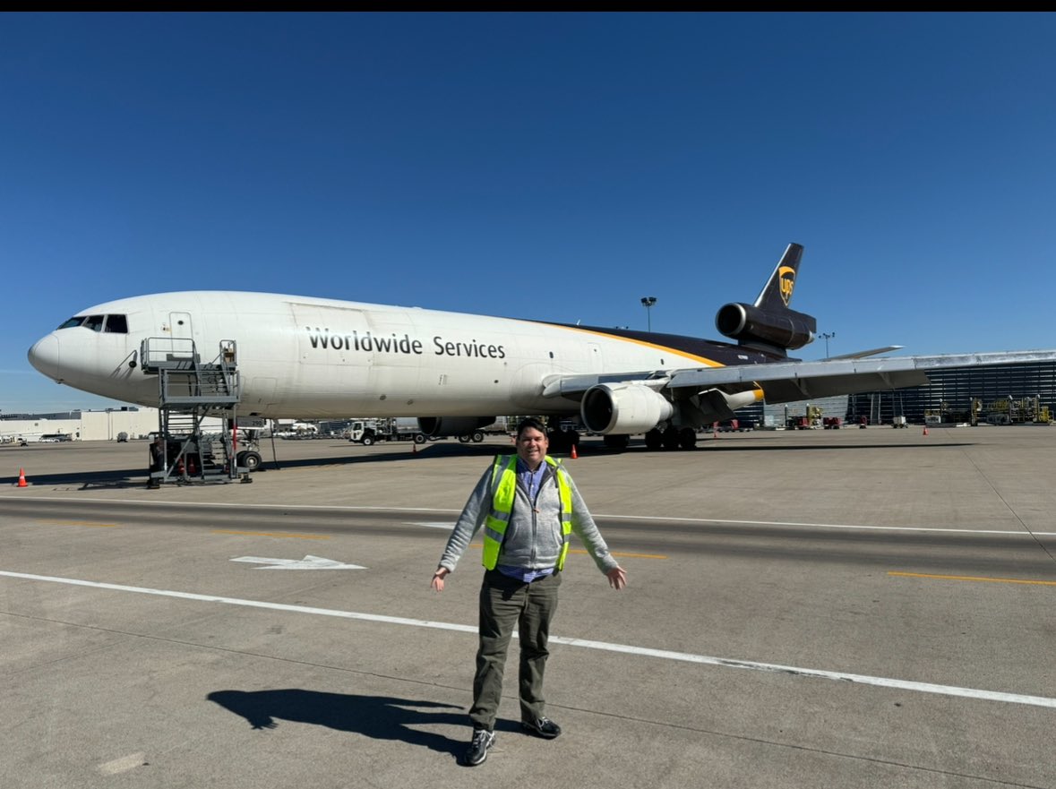 BrianKal's tweet image. Happy #NationalAviationDay. I’ve made my career in this space and wouldn’t have it any other way. 

Grateful now for the @AAAEDelivers members who love showing off their airports when I visit, including in these photos @FlySJC @COSAirport @FlyLouisville + bonus @MUC_Airport