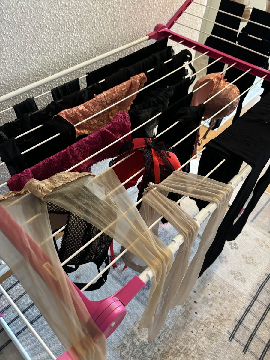 BWFBerlin's tweet photo. Heute mal meine Nylons und Wäsche gewaschen. https://t.co/YpRa4ha1te
