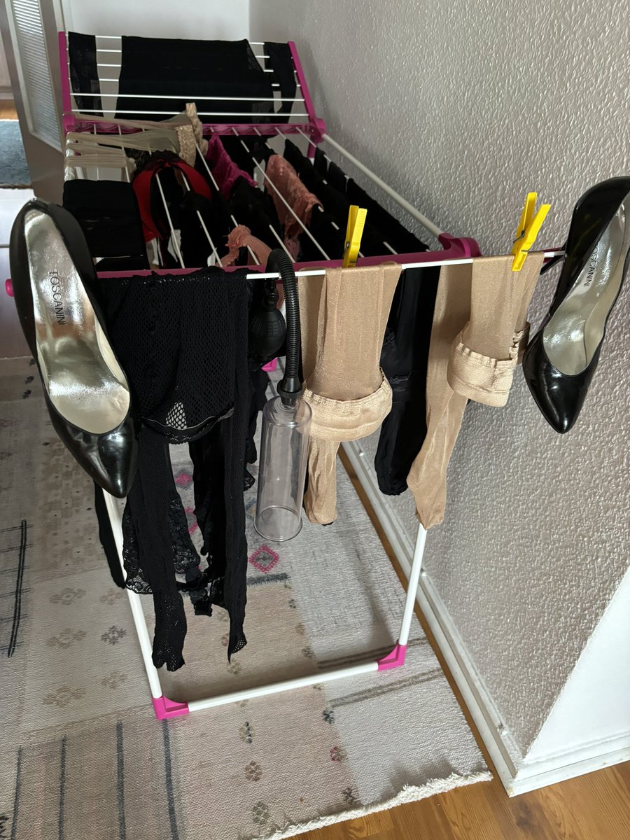 BWFBerlin's tweet photo. Heute mal meine Nylons und Wäsche gewaschen. https://t.co/YpRa4ha1te