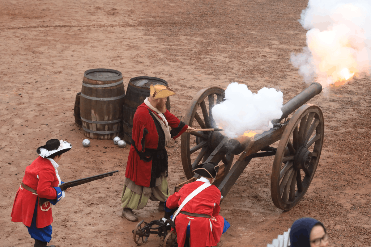 VilleArras's tweet photo. [Spectacle Vauban] 🐎 Le spectacle organisé par Artois Culture Nature retraçant l’histoire du marquis de Vauban et de la Citadelle d’Arras était au programme ce week-end et quelle réussite !

😁 Découvrez le spectacle en images

📸 Ville d'Arras - Julien Mellin 

#Arras https://t.co/4K9RjsSayB