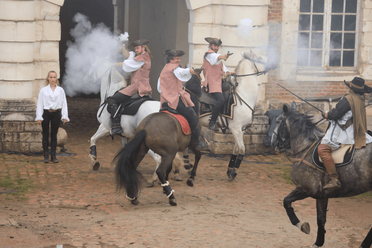 VilleArras's tweet photo. [Spectacle Vauban] 🐎 Le spectacle organisé par Artois Culture Nature retraçant l’histoire du marquis de Vauban et de la Citadelle d’Arras était au programme ce week-end et quelle réussite !

😁 Découvrez le spectacle en images

📸 Ville d'Arras - Julien Mellin 

#Arras https://t.co/4K9RjsSayB