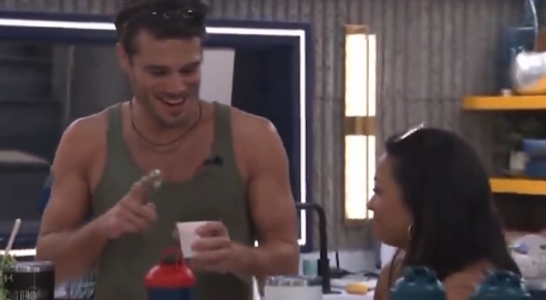 rbbq's tweet image. Things You "Need To Know" - Day 34 (Sunday 8/18) #BB26

1. Tucker tells Cam that he is a pawn
2. Tucker plans to save Quinn w/ the veto and nominate Chelsie (blindside). Tucker also plans to call out The Pentagon/Collective and put the target on Brooklyn
3. Quinn thinks he is