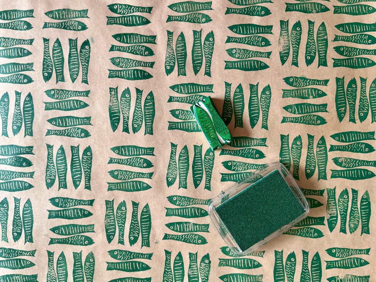 久しぶりの消しゴムはんこ。
ポンポンのポンが止まらない😻