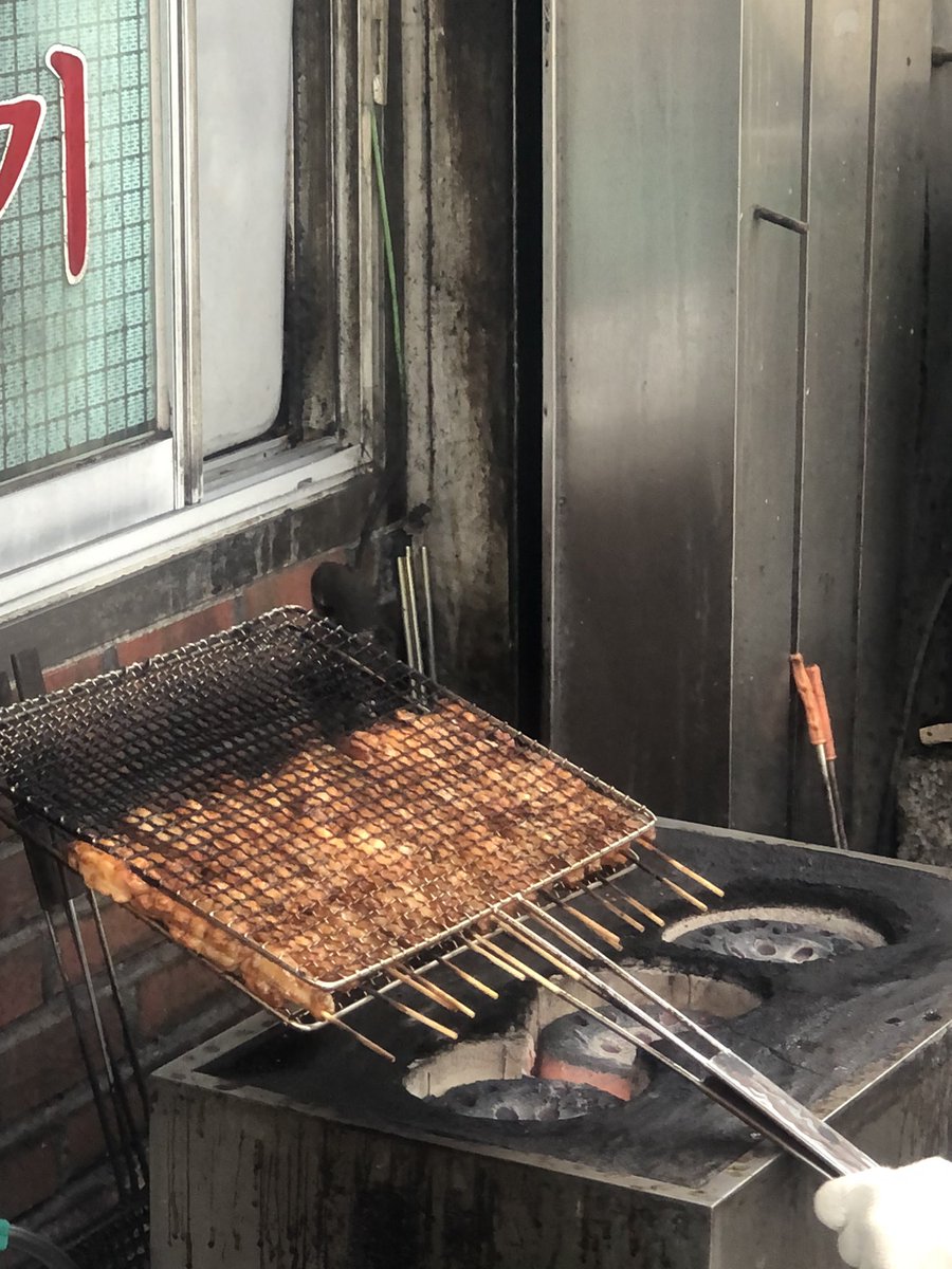 uluck7's tweet image. 뼈채 굽는 닭꼬치를 아십니까,,, 호수집,,, 염염긋은 안할래,,, 긍데 이 닭꼬치는 진짜맛잇솟다,,, 그럴수밖에,,, 글고 오징어불고기 나오자마자 다른테이블 모두 추가주문,,, 매콤달콤그양념마싯지,,, 근데 이 연탄불에 굽는 닭꼬치는요,,,