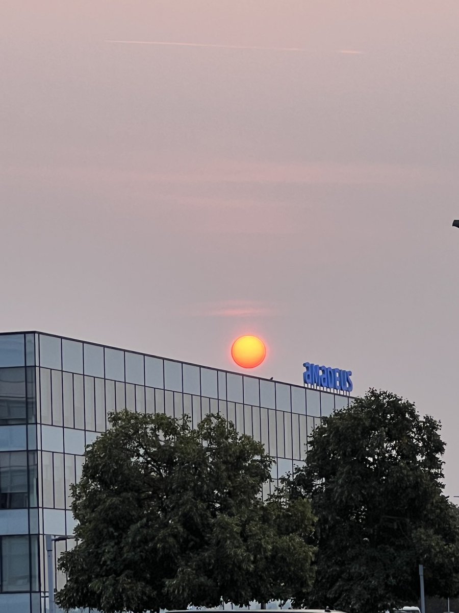 Amazing sky this morning over Heathrow