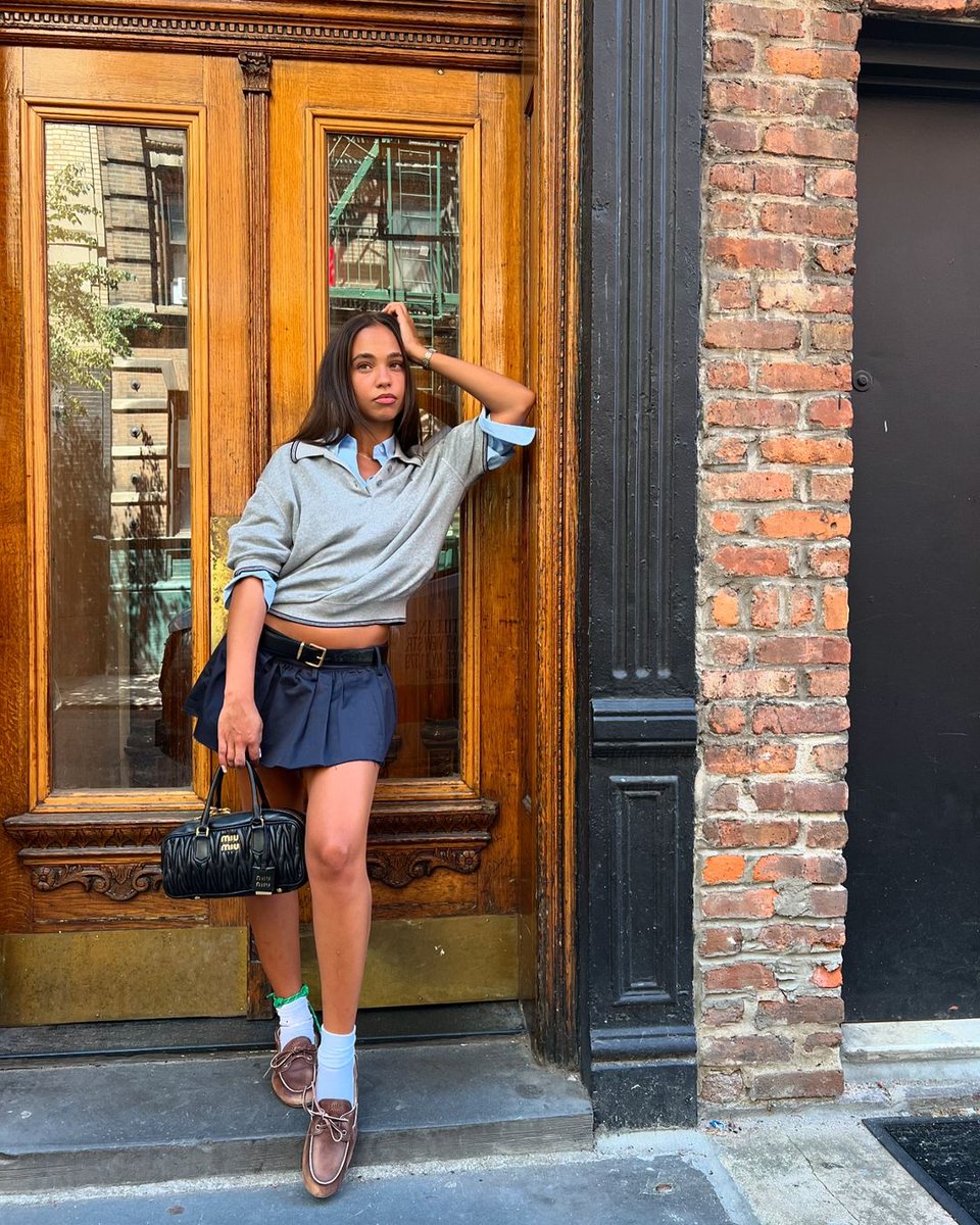 mariesmezam's tweet photo. ᅟ
ᅟ
ᅟ

            You and I, will be young 𝒇𝒐𝒓𝒆𝒗𝒆𝒓
            📚 #back2schoolsog
ᅟ
ᅟ
ᅟ https://t.co/0VCwgZ5SZe