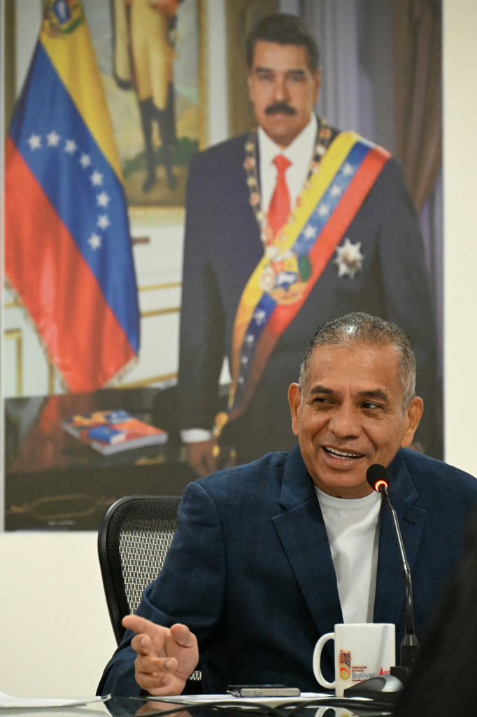amarcanopsuv's tweet photo. Buen día amado pueblo de BOLÍVAR. 
Derrame DIOS sus bendiciones sobre nuestra querida Patria para seguir venciendo en PAZ . https://t.co/ix6XUsTlCR